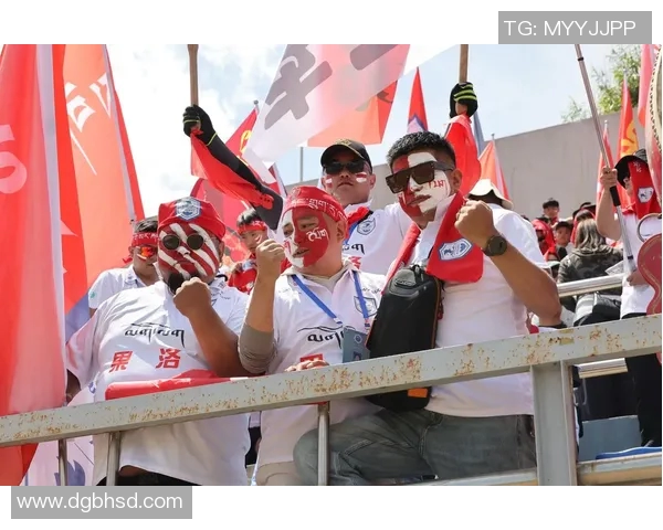 退役足球明星同台竞技重温激情岁月精彩赛事引发球迷热烈追捧